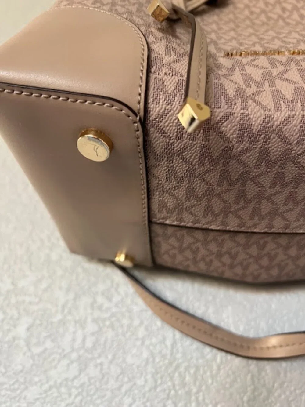 Michael Kors Tan Beige Mercer MK Monogram Logo Bucket Bag Crossbody Purse